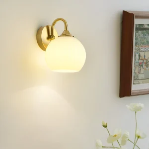 Samtida Klotformad Randig Glasvägglampa - LED Vägglampa med Järndetaljer för Vardagsrummet