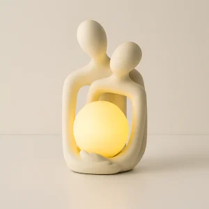 HarmoniPar Skulptur – Elegant Omfamnande Figur i Modern Design