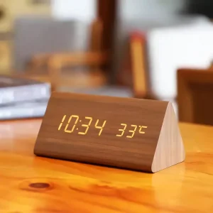 WakeyWood – Modern LED-Väckarklocka med Digital Display