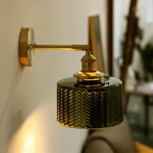 ZigLume – Nordisk Vägglampa i Klart eller Grönt Vågmönstrat Glas med Kopparfäste