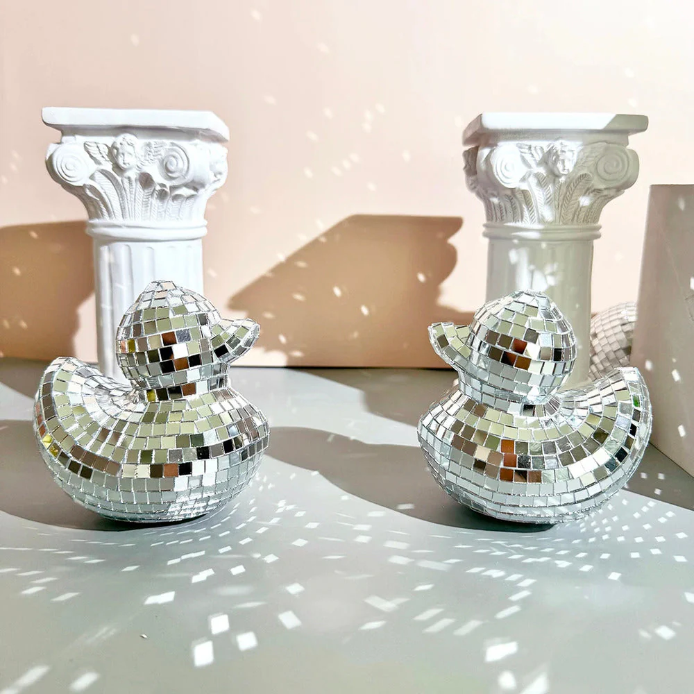 Charmig Anka Spegel Disco Boll - Handgjord Dekorativ Ornament för Trendiga Sovrum och Stiliga Bordytor - Bild 3