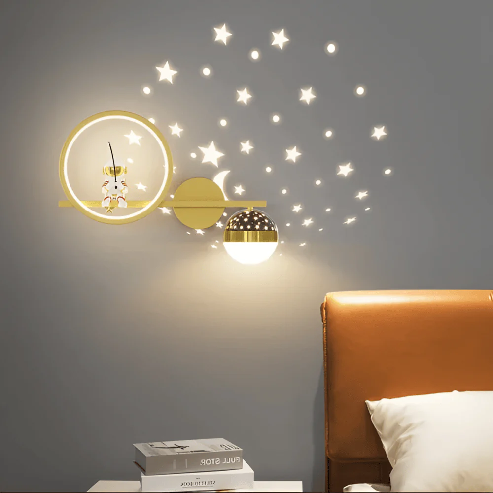 CosmoDream – Astronaut Vägglampa med Stjärnprojektor för Barn - Bild 4