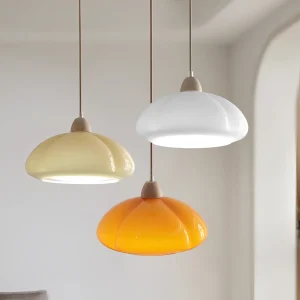 Pendellampa i retrostil - Pumpkin-inspirerad pendellampa i nordiskt glas och trä