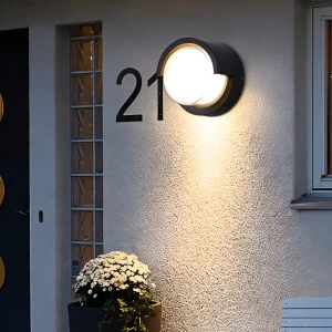 LumoGuard – Smart Vägglampa med Rörelsesensor & Vattentät LED Trädgårdsbelysning